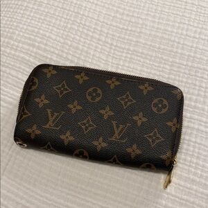 Louis Vuitton Monogram Key Holder in Brown and Gold